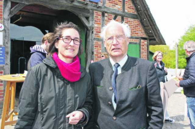 PR-Leiterin Marion Junker und Ex-Oberkreisdirektor 
Hans-Joachim Röhrs
