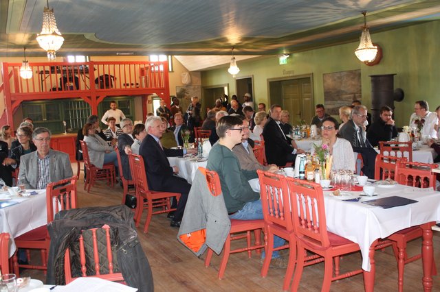 Rund 70 geladene Gäste kamen zur offiziellen Feierstunde in den historischen Tanzsaal
