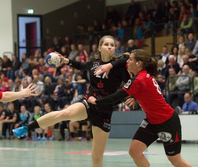 Pia Hildebrand (am Ball), die vier Tore zum 30:28-Heimsieg ihrer Mannschaft gegen Haunstetten beisteuerte, wird die „Luchse“ zum Saisonende verlassen. Sie wird ins Referendariat gehen und daher ihre Handball Karriere zunächst ruhen lassen