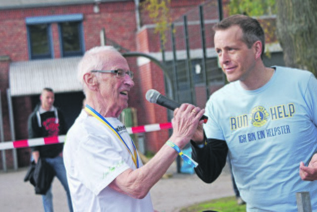 Arno Reglitzky (li.) im Gespräch mit Christoph Reise | Foto: Beatrice Schuster Meitsch