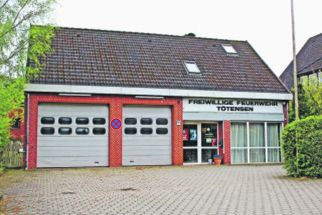 Das Feuerwehrgerätehaus am Woxdorfer Weg ist zu klein für die Tötensener Wehr und entspricht nicht mehr den geltenden Vorschriften | Foto: as