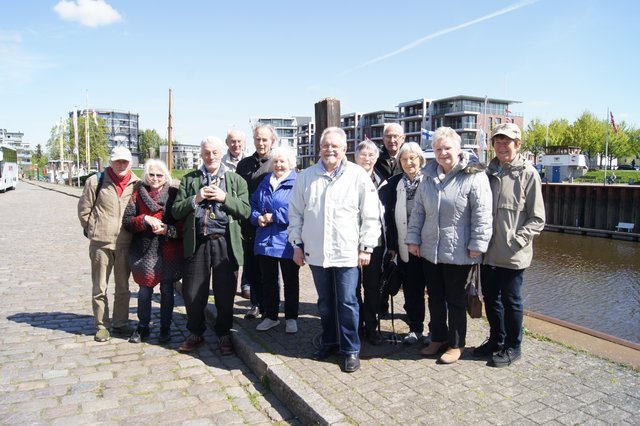 Diese Reisegruppe aus Lauenburg kam am Stader Hafen an und schwärmte von dort aus in die Stadt. Später gab es Kaffee und Kuchen im Alten Land