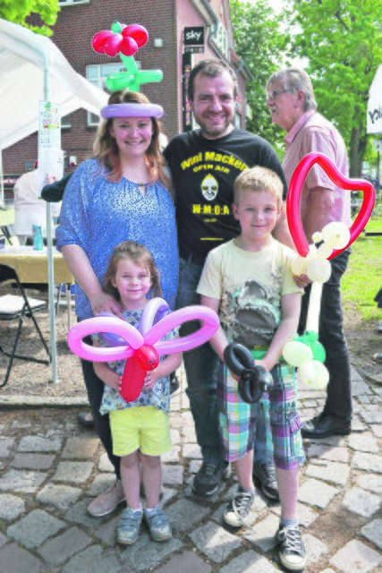 Eileen und Alex und sowie Mabel (4) und Manolo (8) fanden den Frühlingsmarkt super. „Es wird viel für die Kinder geboten“