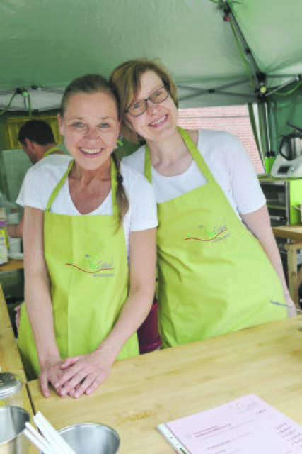 Die "VegGabel": Isabel Schaper (li.) und Heike Oelgardt