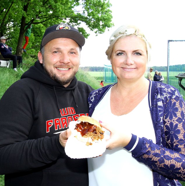 Stefan und Anne Lemke von "Ankerkraut" haben leckere Burger zubereitet