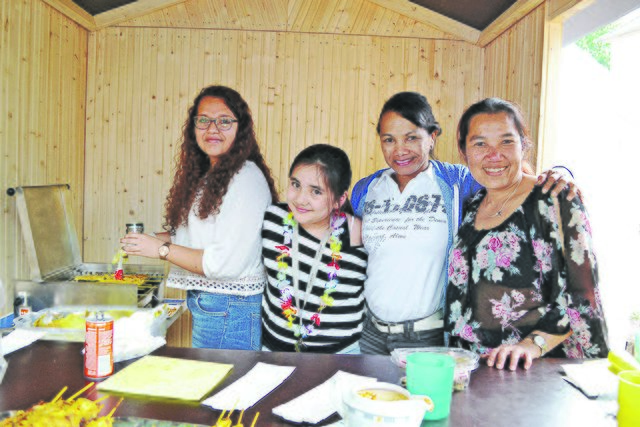 Die Damen des Vietnamesenvereins boten Thaispieße und Frühlingsrollen an