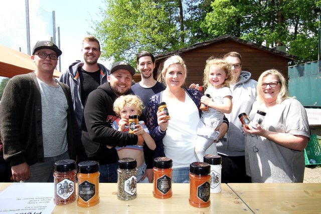 Das Team von "Ankerkraut" (v.l.): Hanke, Kevin, Stefan mit Leo, Lukas, Anne mit Ida, Marcel und Andrea