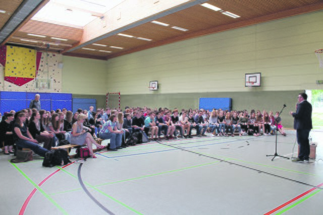 Europa statt Sport: Die Schüler der zehnten Klassen des Gymnasiums Süd in Buxtehude diskutierten mit dem Europaabegordenten Tiemo Wölken | Foto: tk