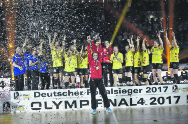 Jubel und Konfettiregen: Der BSV hat den Pokal an die Este geholt | Foto: Hans Kall