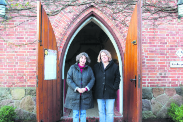 Pastorin Dorothea Blaffert (li.) und Pastorin Katharina Behnke freuen sich darauf, die „Hochzeit“ der beiden Gemeinden zu feiern