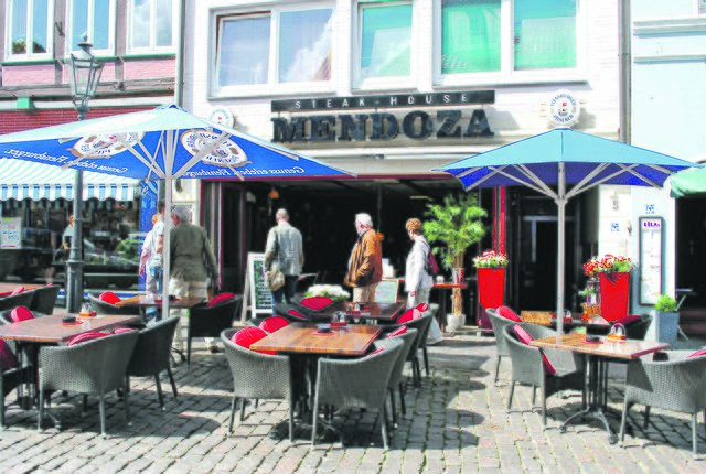 Das Restaurant liegt malerisch direkt in der Altstadt am Stader Fischmarkt