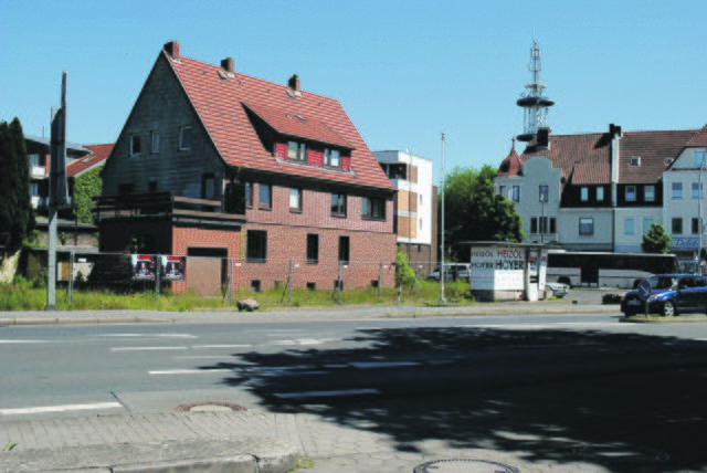 Auf diesem Grundstück der alten Tankstelle soll das Wohn- und Geschäftshaus gebaut werden