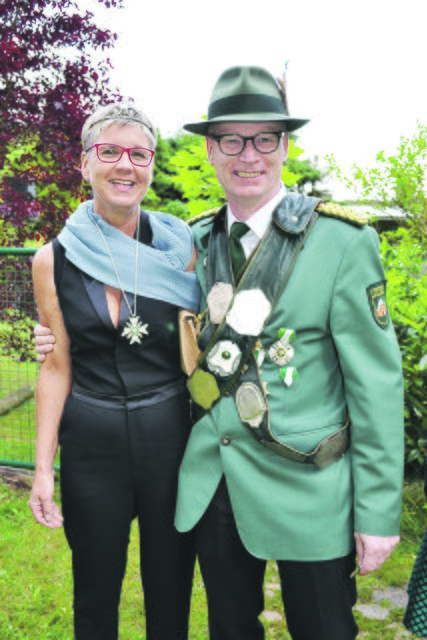 Otters neue Majestät Rainer Töpler mit seiner Königin Anette Hansen | Foto: bim