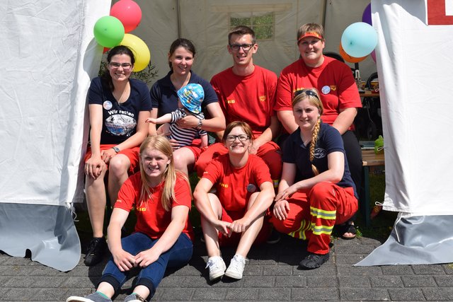 Präsentierten sich am Hafentag: Die DLRG Ortgruppe Elbmarsch