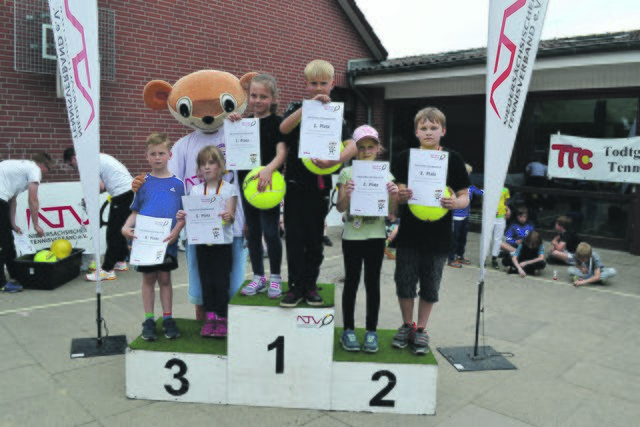 Die Sieger der ersten und zweiten Klassen beim Low T-Ball (v. li.): Jonas, Laura, Ariana, Tom, Leonie und Felix