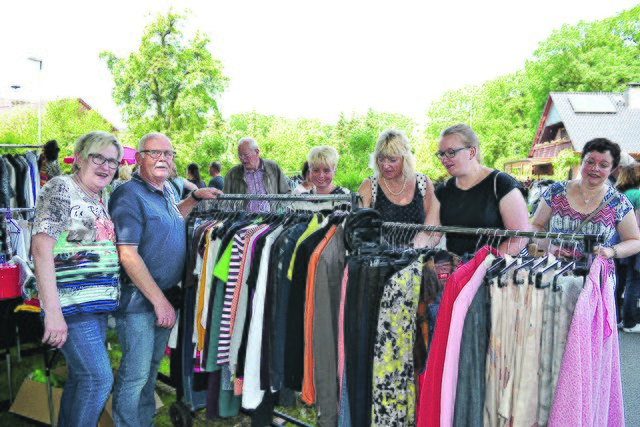 Heidi und Herbert Theilemann (li.) sind von Beginn an jedes Jahr mit einem Stand vertreten