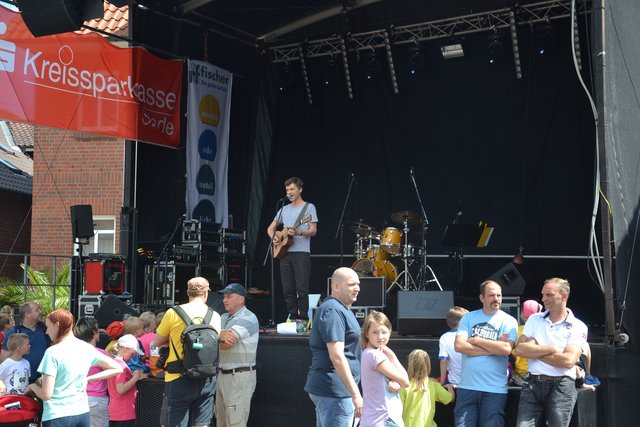 Die Band mit Krone und Hund