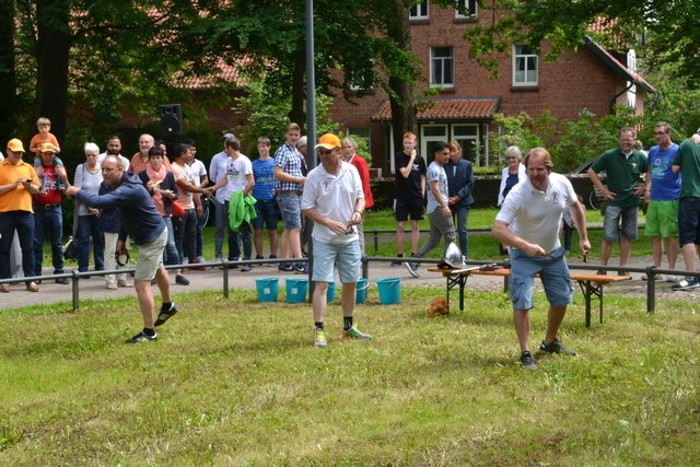 Hier geht es um Hufeisen-Weitwurf