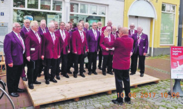 Beim Auftritt in Bad Segeberg: die "Gemeinschaft Winsener Männerchöre"