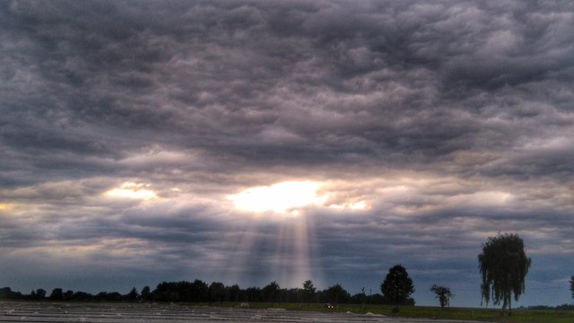WOCHENBLATT-Leser Ralf Einecke nahm diese Sturm-Fotos in Ohldendorf auf | Foto: Ralf Einecke