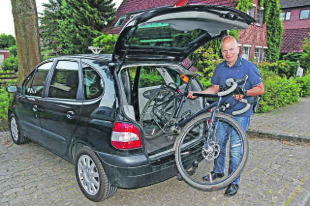Ralf Poppe nutzt sein Auto meist nur dann, wenn er sein Fahrrad transportieren will   Foto: jd