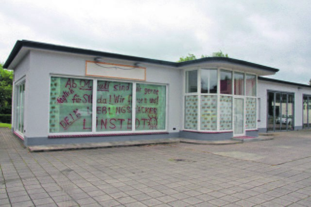 Das neue Bäckereigeschäft hat seine Räume in einer 
ehemaligen Tankstelle bzw. einem früheren Blumengeschäft und liegt gut erreichbar an der Bundesstraße B73