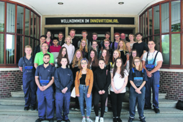 Viele interessierte Mädchen nahmen am Besuch von Mercedes teil | Foto: Mercedes