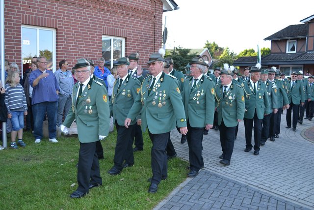Die Todtglüsinger Schützen gehen zur Proklamation