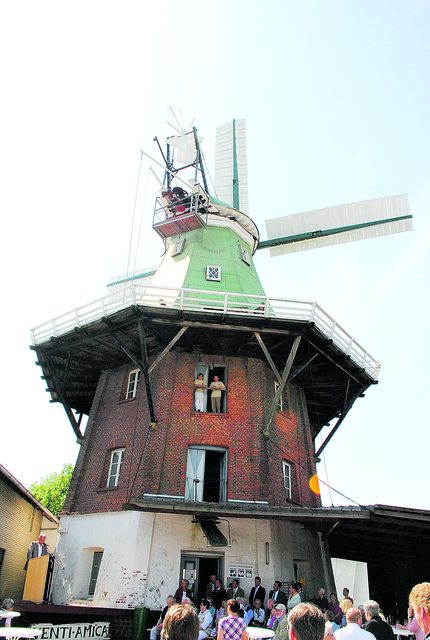 So sah die Mühle kurz nach der Montage des neuen Flügelkreuzes 2012 aus | Foto: archiv