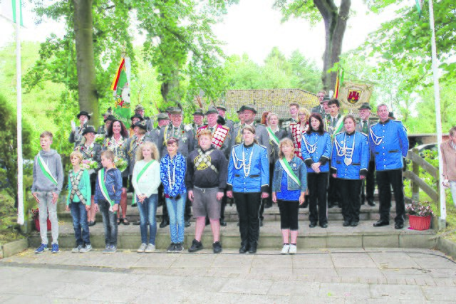 Die neuen Würdenträger des Horneburger Schützenvereins | Foto: lt