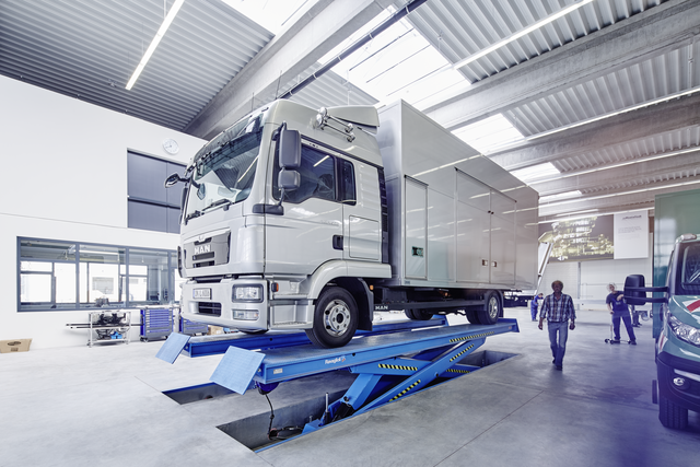 Auch Hubsysteme für Lkw sind in der Moetefindt-Halle vorhanden | Foto: Moetefindt