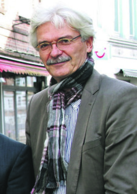 Dr. Henning Hoins