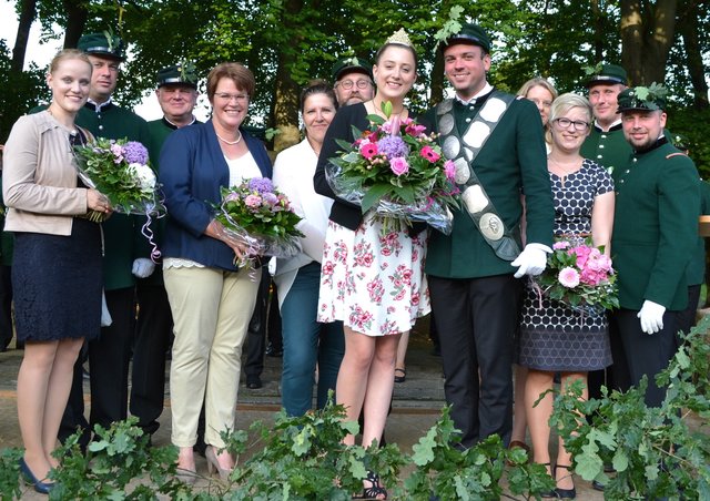 Jan Hinnerk Zirkel und Lara Weiß mit ihren Begleiterpaaren