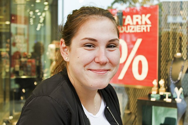 Sylvia Pecherska (18) aus Tostedt: „Generell finde ich den Führerschein ab 16 gut. 16-Jährige sind sehr wohl reif, viele machen eine Ausbildung, arbeiten schon.“