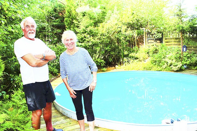Schwimmen gehen die Blankes gern im eigenen Pool im Garten