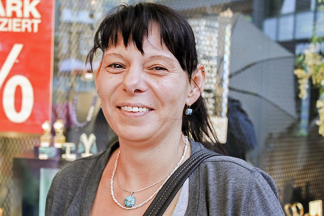 Grazyna Moda (45) aus Tostedt: „16 Jahre ist zu jung für Fahranfänger. Auch für die Begleitpersonen finde ich das schwierig. Was ist denn, wenn etwas passiert? Man kann im Zweifelsfall ja nicht eingreifen.“