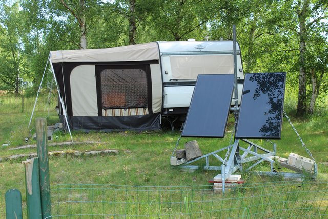 Die meisten Camper versorgen sich über Solarzellen mit Strom