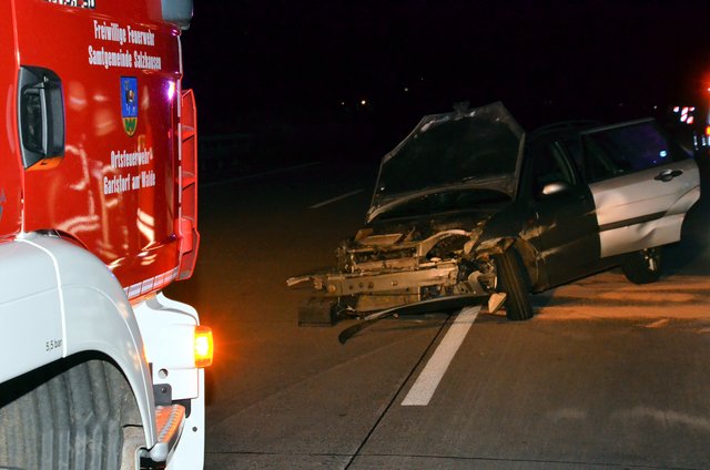 Die Feuerwehr Garlstorf sicherte die Unfallstelle ab und nahm ausgelaufene Betriebsstoffe auf