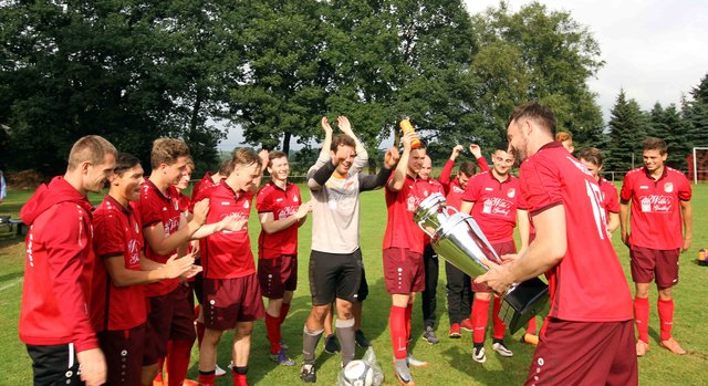 Großer Jubel beim TV Welle nach dem Erfolg beim Tostedter Samtgmeindepokal
