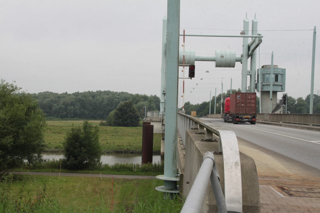 Die Klappbrücke über der Schwinge in Stade
