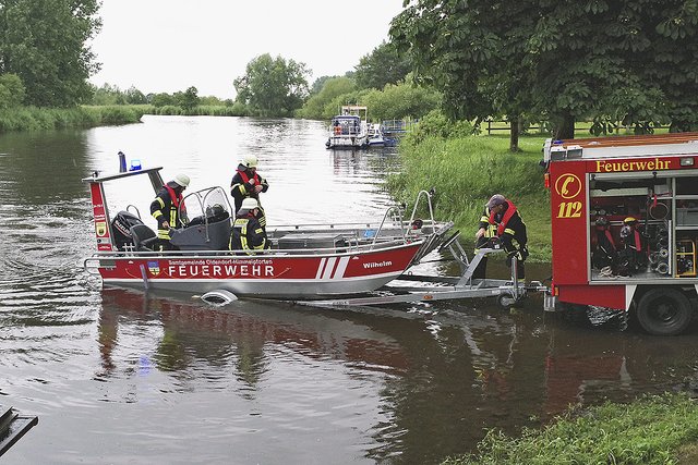 Rettungsboot im Übungseinsatz in Gräpel
