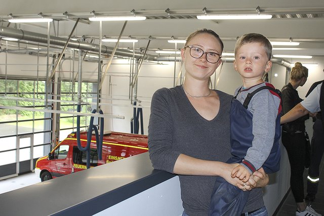 Illian und seine Mutter Lydia köppen schauten sich bei der 
Jesteburger Wehr um