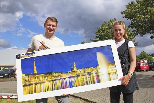 Irina und Roman Geimbuch waren schon lange auf der Suche nach genau diesem Bild mit Alster-Panorama | Foto: tk