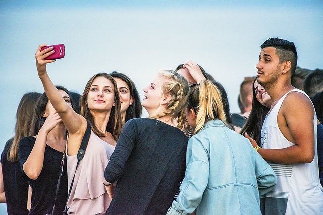 Jugendliche bei einem Austausch im vergangenen Jahr am Strand von Abbenfleth | Foto: Stadt Stade