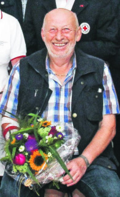 Der 20.000ste Blutspender Gerhard Peters