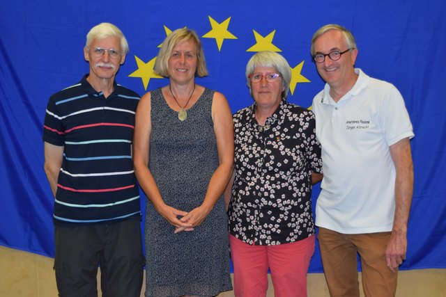 Vertreter der deutschen, englischen und französischen Arbeitskreise (v. li.): Chris Dibben von der englischen Partnerschaftsorganisation, Heidi Fiedler (AKG), Denise Guillerm von der französischen Partnerschaftsorganisation und Jürgen Albrecht (AKP)