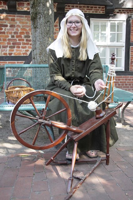 Finja Helberg als Katharina von Bora