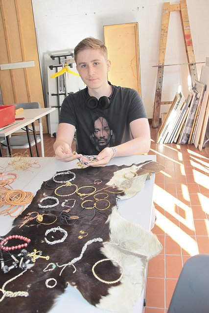 Zeigt Muster für historische Schmuckstücke zum Selbermachen: Max Rüßmann