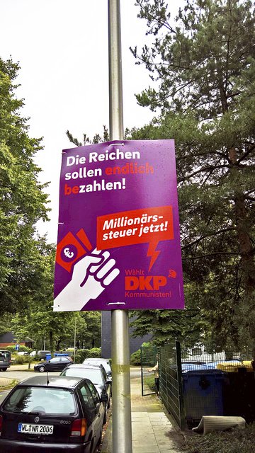 Zumindest eine konkrete Forderung: „Die Reichen sollen endlich bezahlen“, fordert die DKP in 
Buchholz | Foto: kb