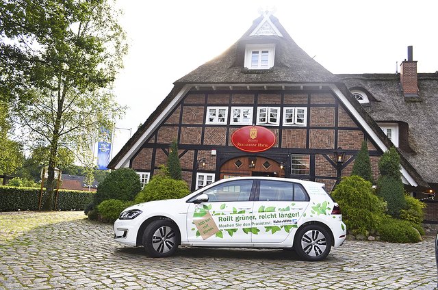 Tradition und moderne E-Mobilität: Zwischenstopp im historischen Hotel-Restaurant Meinsbur in Bendestorf